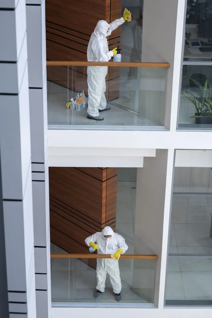 Servicios profesionales de limpieza para oficinas comerciales, espacios residenciales y plantas industriales en Puebla, México. Especialistas en servicios de conserjería, sanitización y mantenimiento.